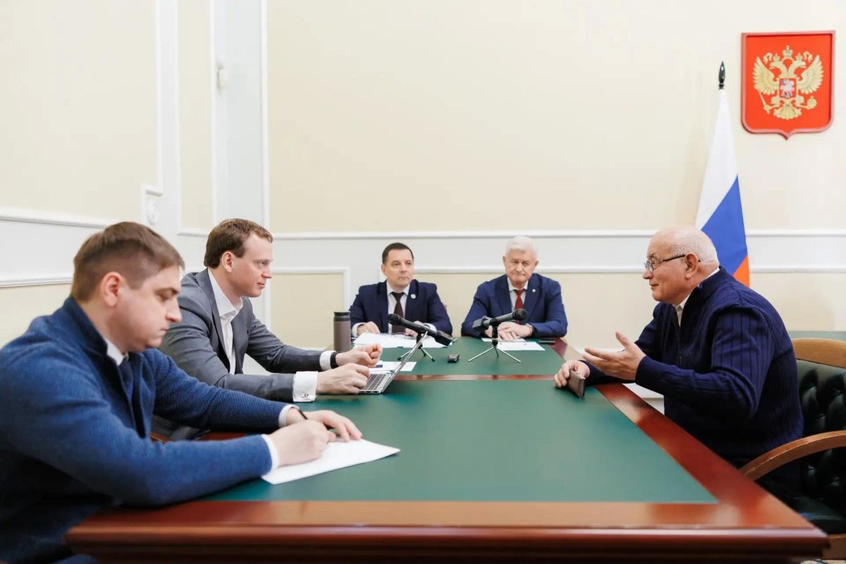 Павел Малков: Валентин Александрович пришёл на приём с вопросом, когда будет достроена поликлиника в Дашково-Песочне