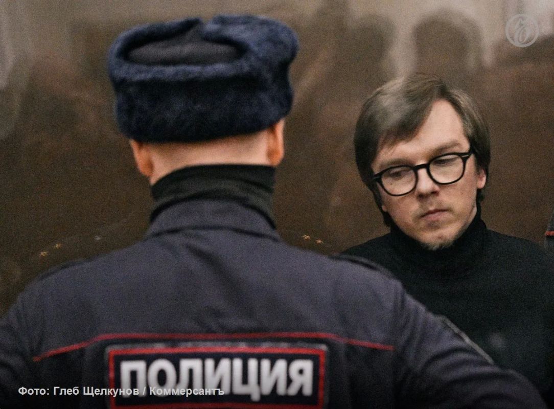 Коммерческий директор холдинга «Осторожно Media» Кирилл Суханов вышел на свободу по УДО из колонии строгого режима в Рязанской области, где отбывал срок по делу о вымогательстве, сообщил «Ъ» источник во ФСИН