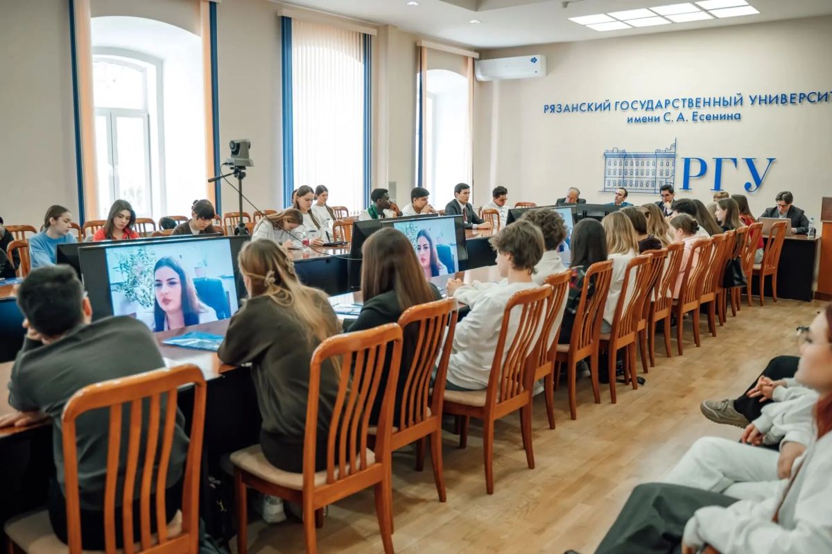 Павел Малков: Молодёжь против фашизма. В РГУ имени С.А. Есенина прошёл трёхдневный форум «Молодёжь против фашизма» Павел Малков: Молодёжь против фашизма. В РГУ имени С.А. Есенина прошёл трёхдневный форум «Молодёжь против фашизма»