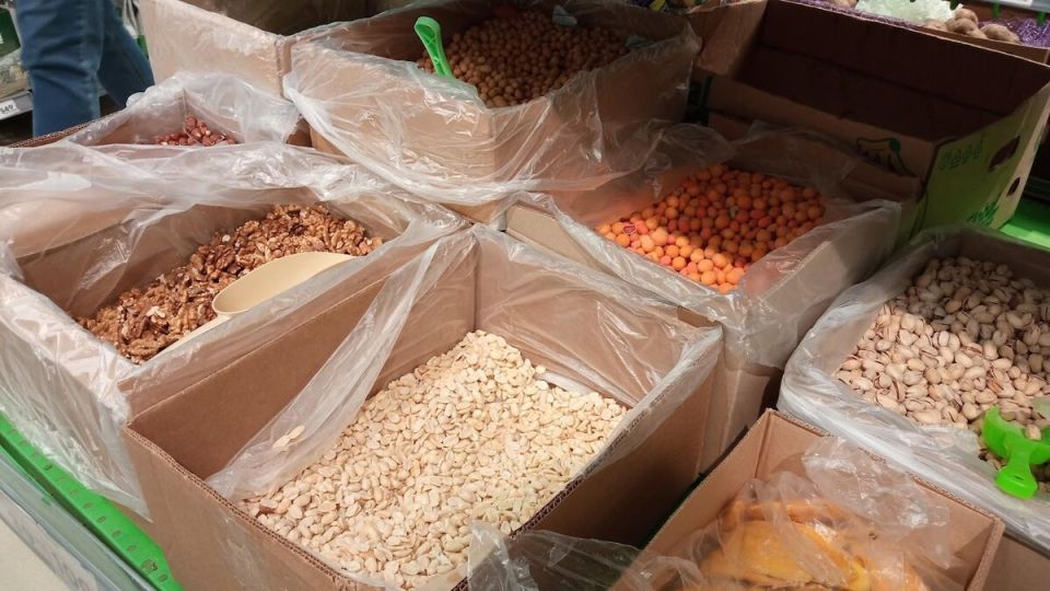 Как не стать жертвой на рынке: тонкости выбора орехов и сухофруктов