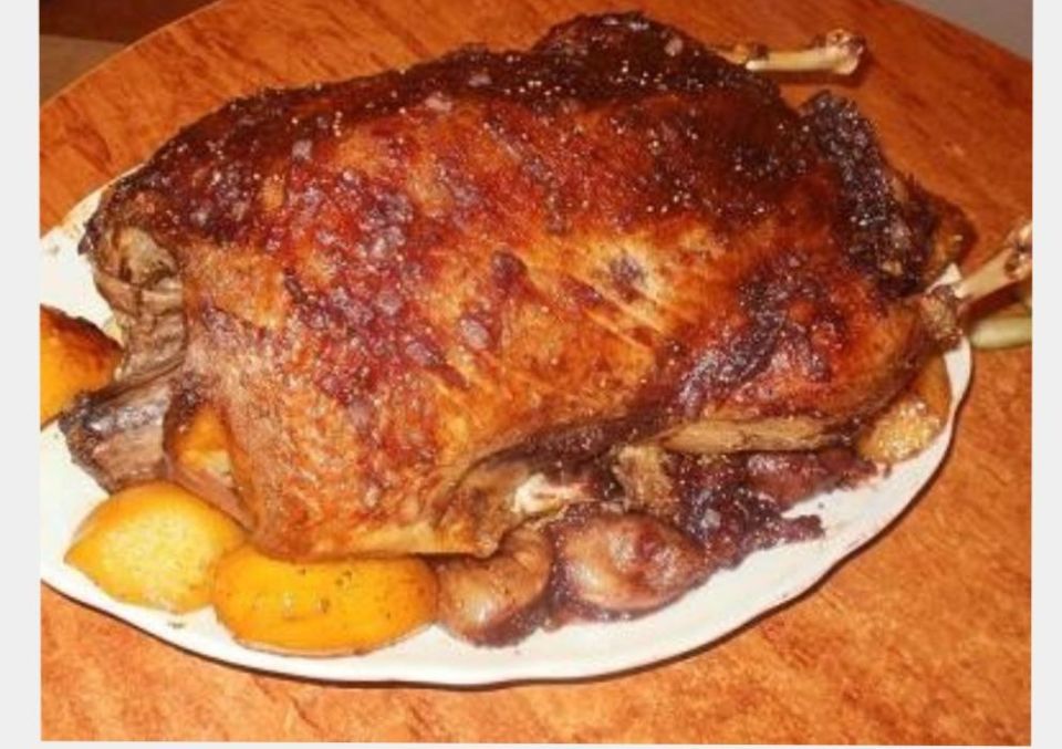 Нежное и аппетитное: как приготовить мясо птицы к новогоднему столу