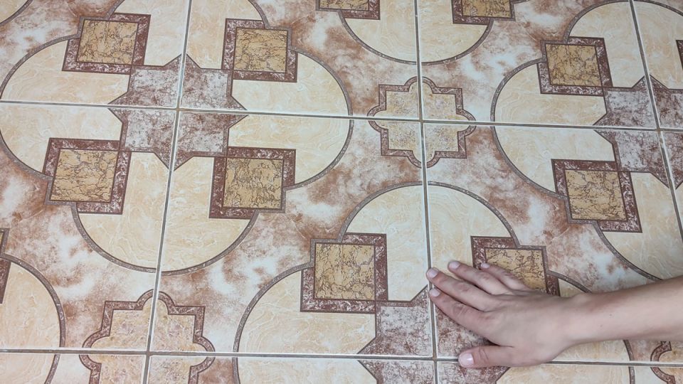 Как отмыть швы плитки на полу за пару минут