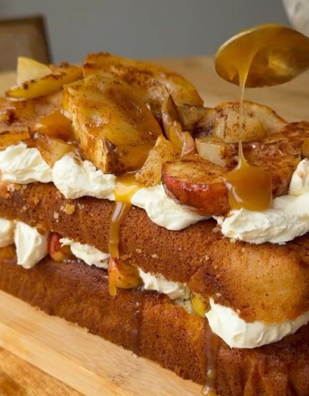 Осенний торт с грушами и яблоками: спокойная карамельная сладость