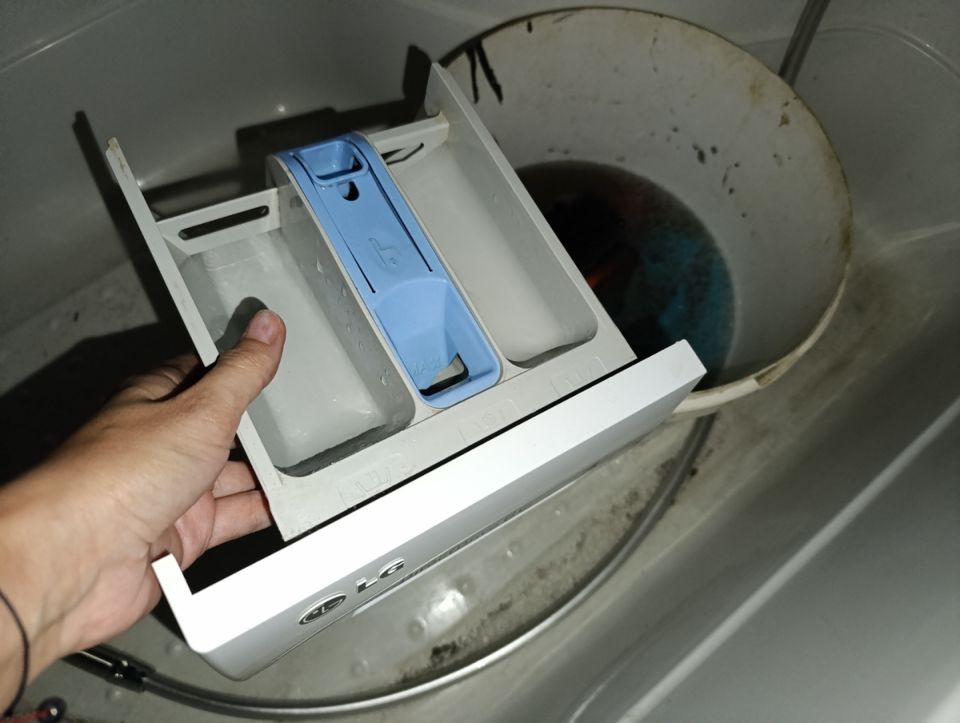 Чистота лотка стиральной машины: простые шаги к сияющему результату