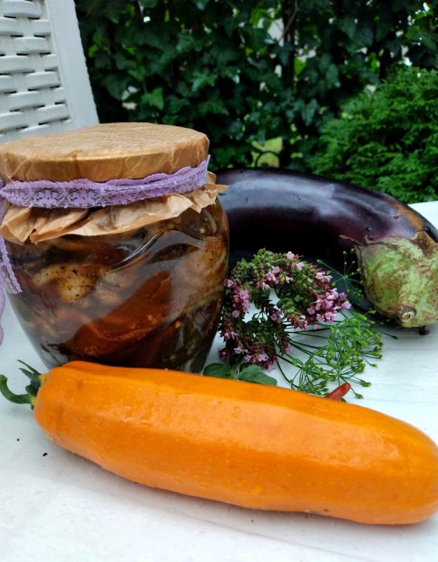 Насыщенные баклажаны на зиму: оригинальная закуска для пикника