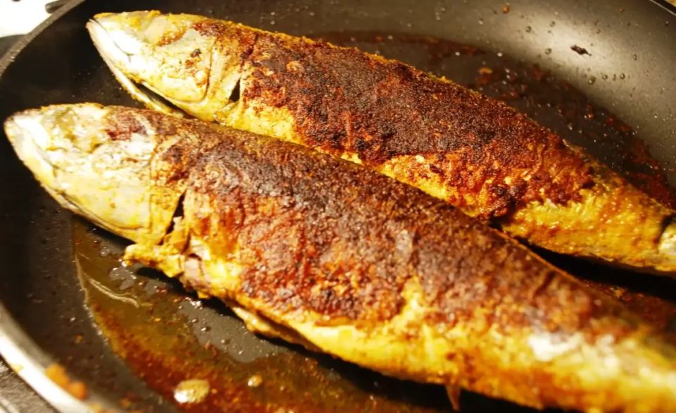 Как правильно приготовить жареную макрель с лимоном: простой рецепт